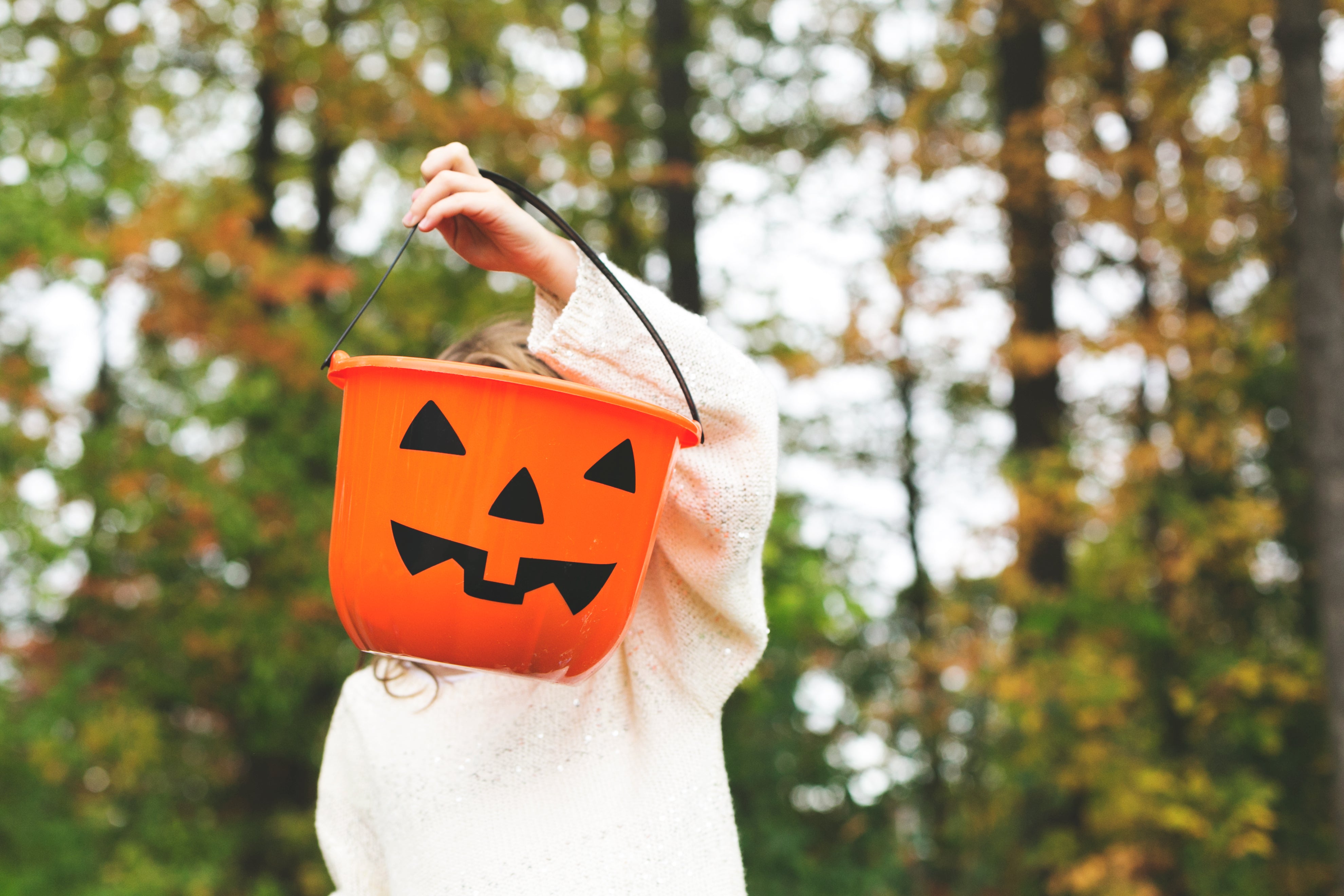 Spooky-Chic Halloween Flowers & Arrangements